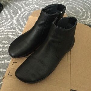 Camper Right Ankle Boot, size 39 (8.5 US), black